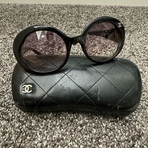 Chanel Round sunglasses, Black with light brown/pink lens